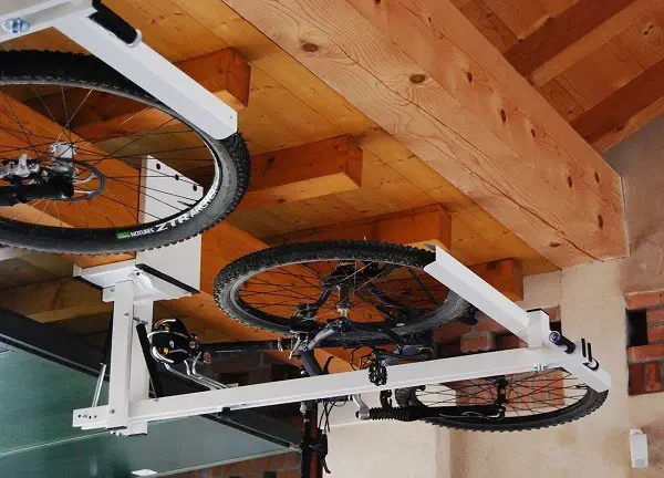 guardar a sua bicicleta na garagem de uma casa privada