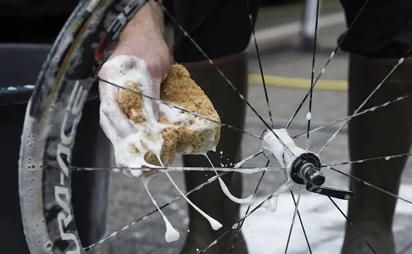 não danificar a bicicleta ao lavá-la