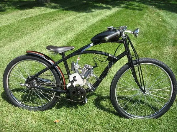 características de uma bicicleta com um motor a gasolina