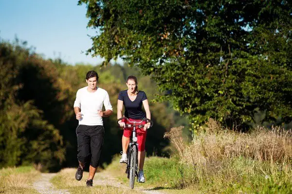 a diferença entre correr e andar de bicicleta