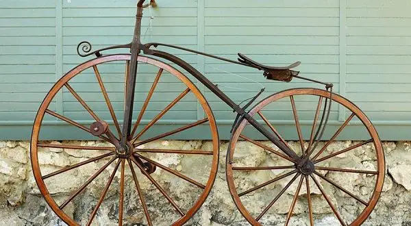História da bicicleta - quem a inventou e em que ano, esboço da primeira bicicleta