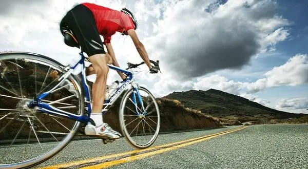 Que músculos estão envolvidos quando se anda de bicicleta